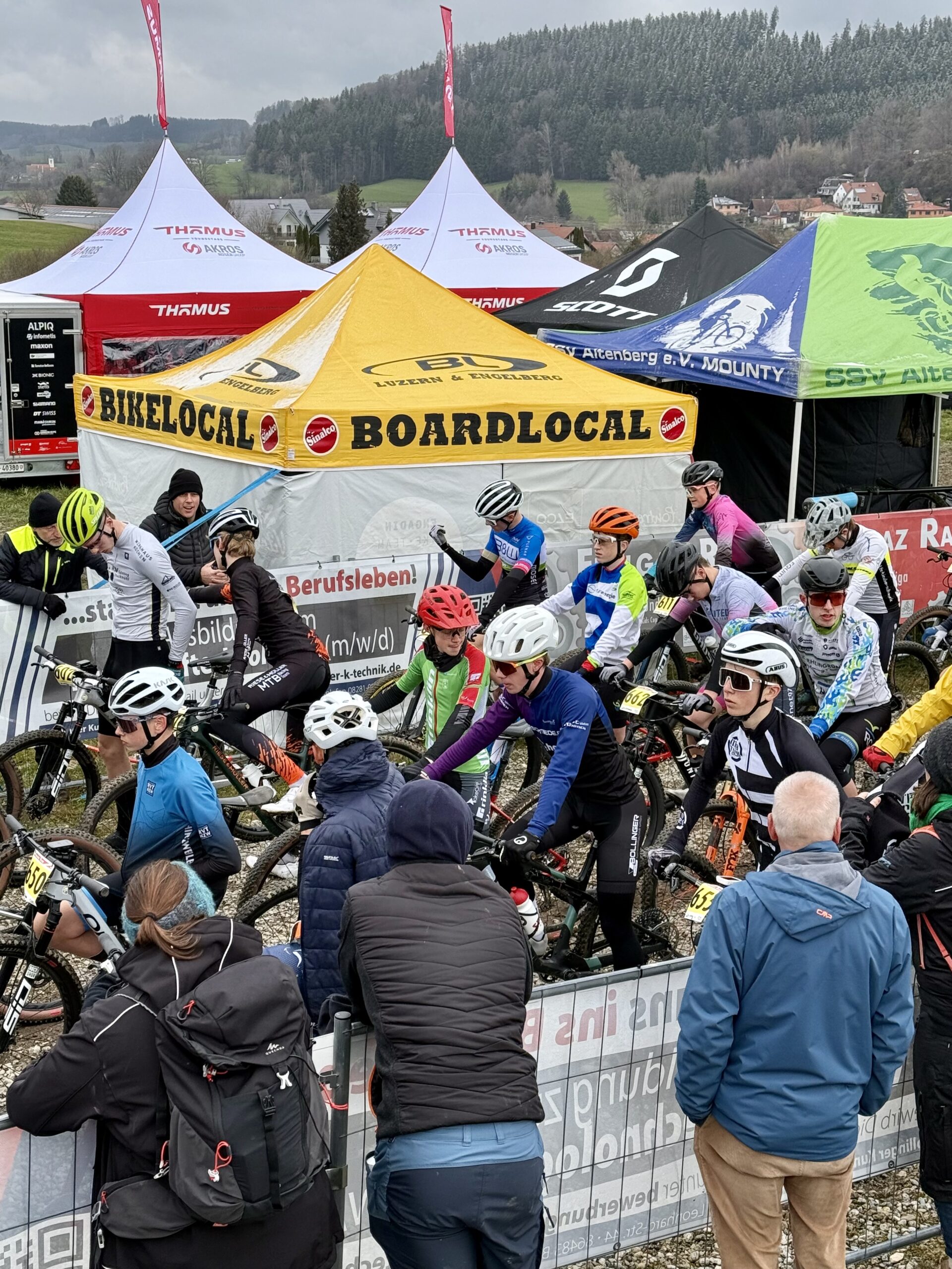 Paul Schrecker in der Startaufstellung vor dem XCO-Rennen der BNS in Obergessertshausen