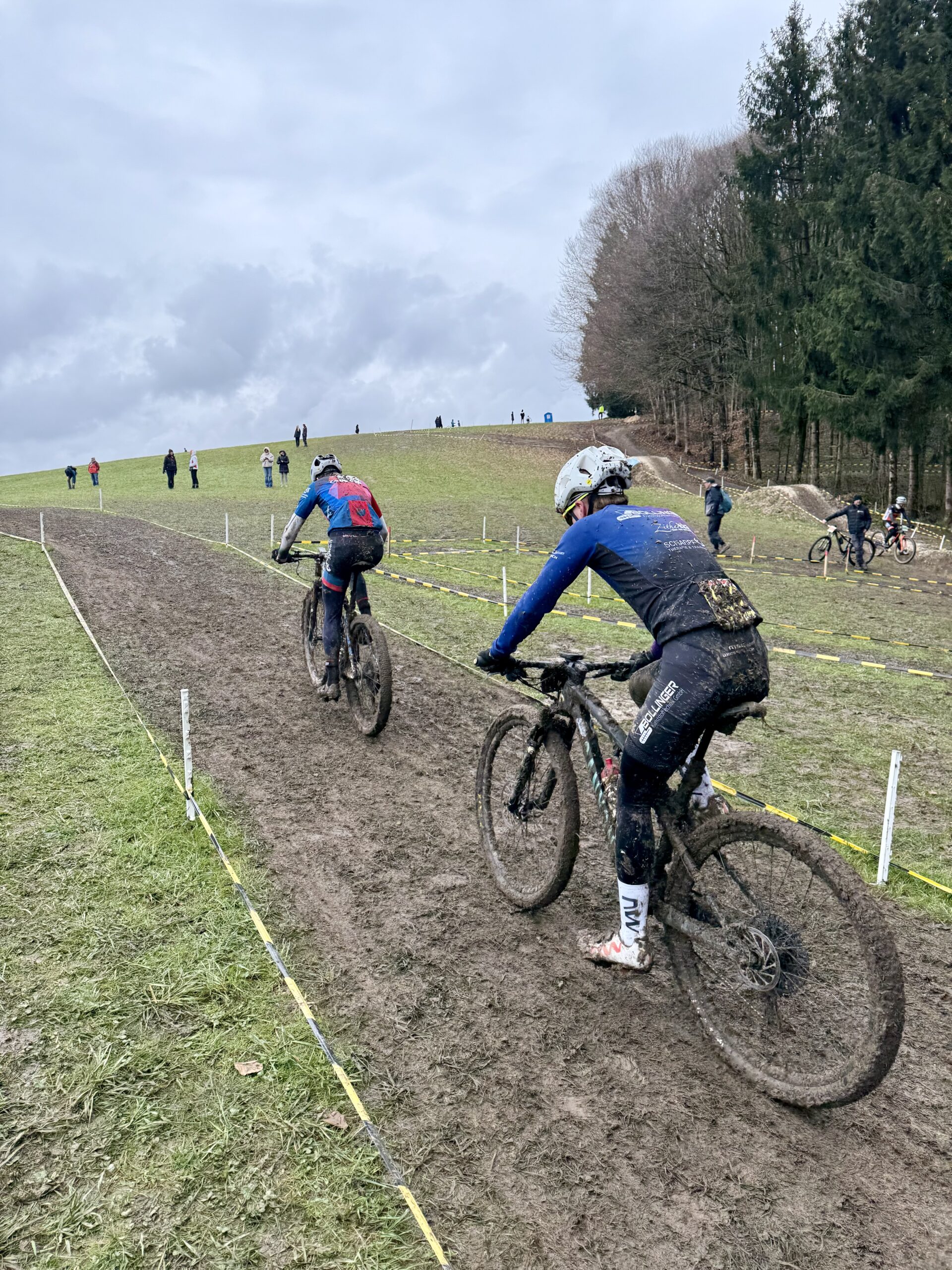 Paul Schrecker im Anstieg während des XCO-Rennens in Obergessertshausen